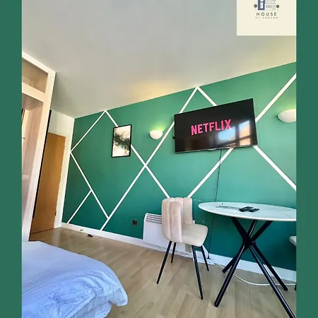 Britannia Light Night Haven Apartmán *
