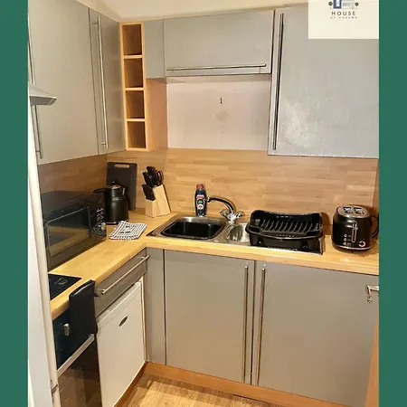 Britannia Light Night Haven Апартаменти *